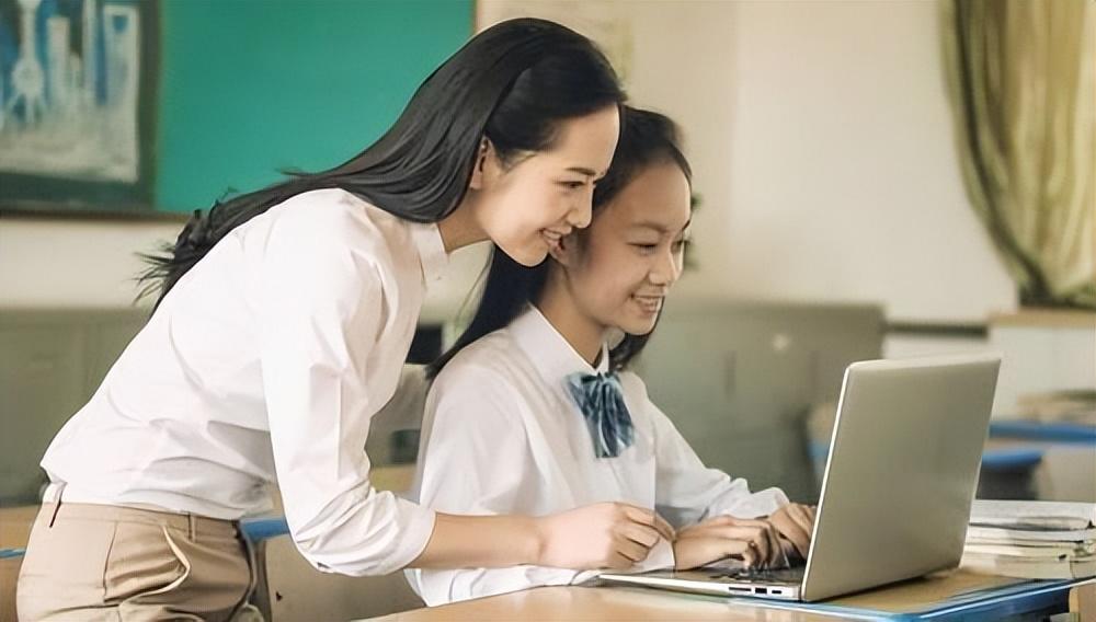 女子輔導兒子作業情緒崩潰踹斷腳趾