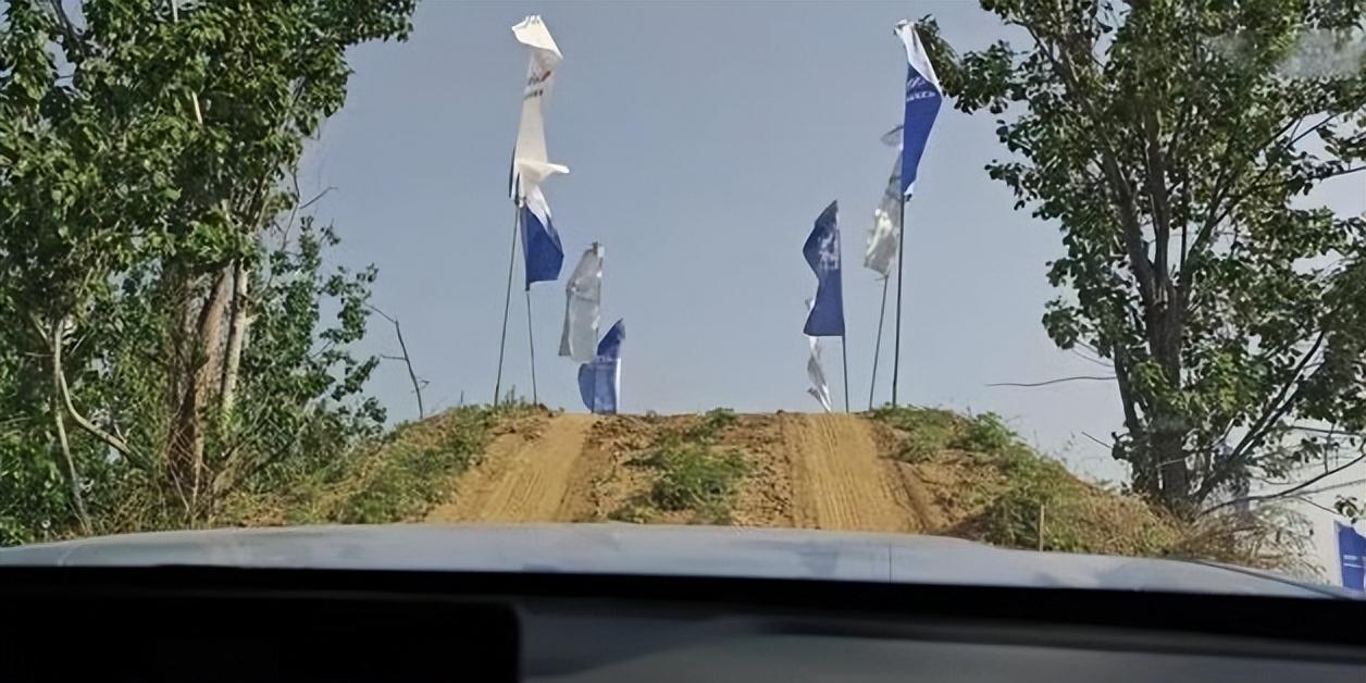 奇瑞iCar 03叢林深度體驗,方盒子造型引領(lǐng)潮流,年輕人新寵!