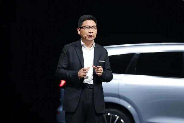 余承東卸任華為終端CEO,保留董事長職位,正常調整專心造車?