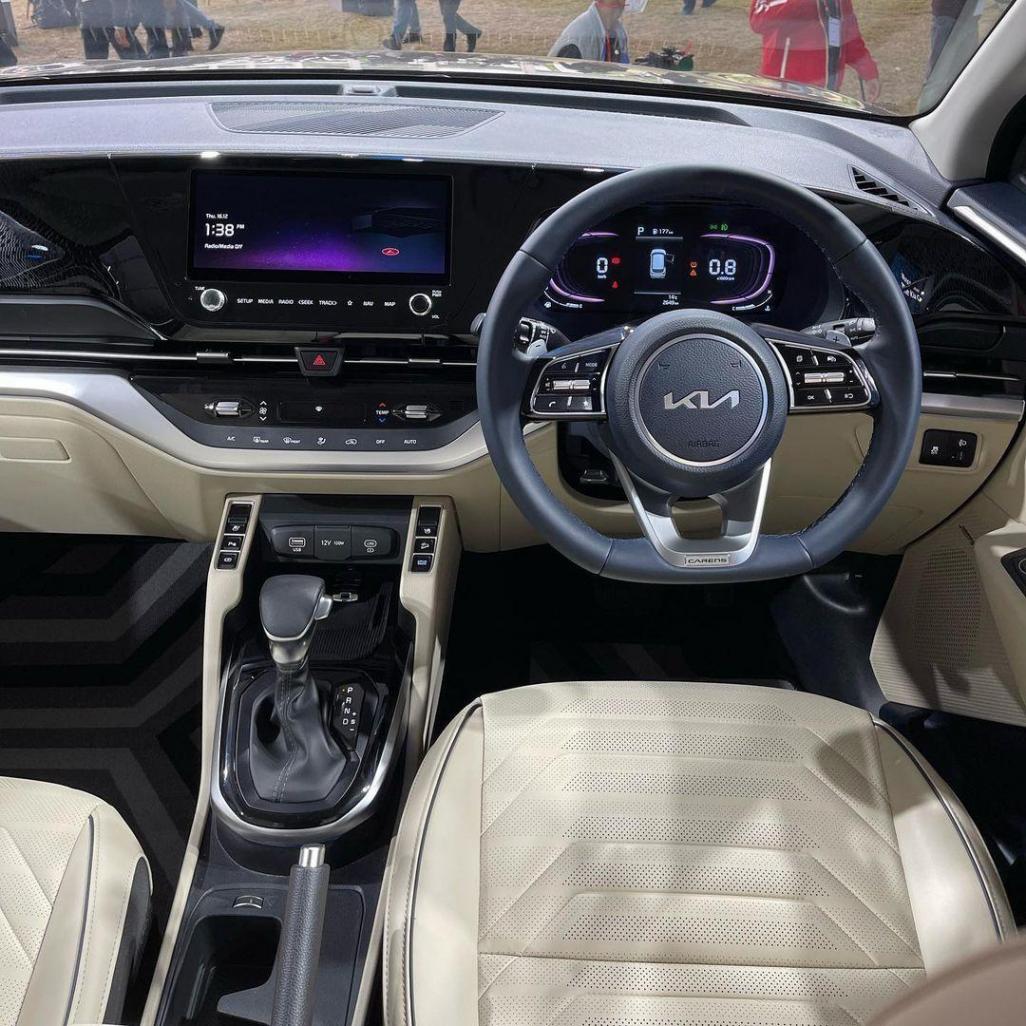 MPV變SUV,采用三排座椅,實拍全新起亞Carens,定位低,但質感強