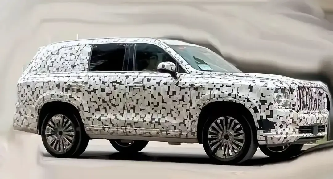 國產(chǎn)“勞斯萊斯”亮相,雙色車身+V6動力,預計下半年上市