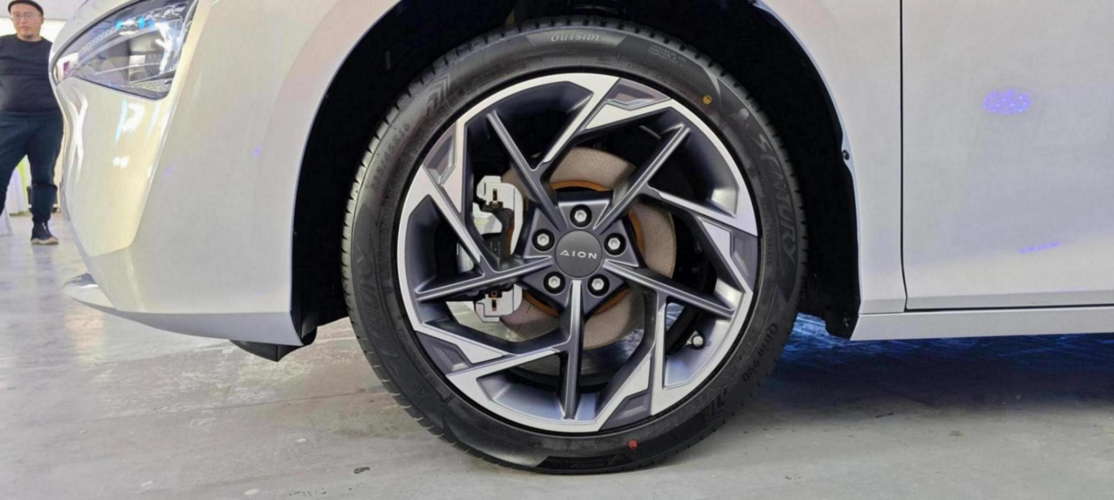 出街利器兼帶娃神車,靜態體驗埃安AION S MAX