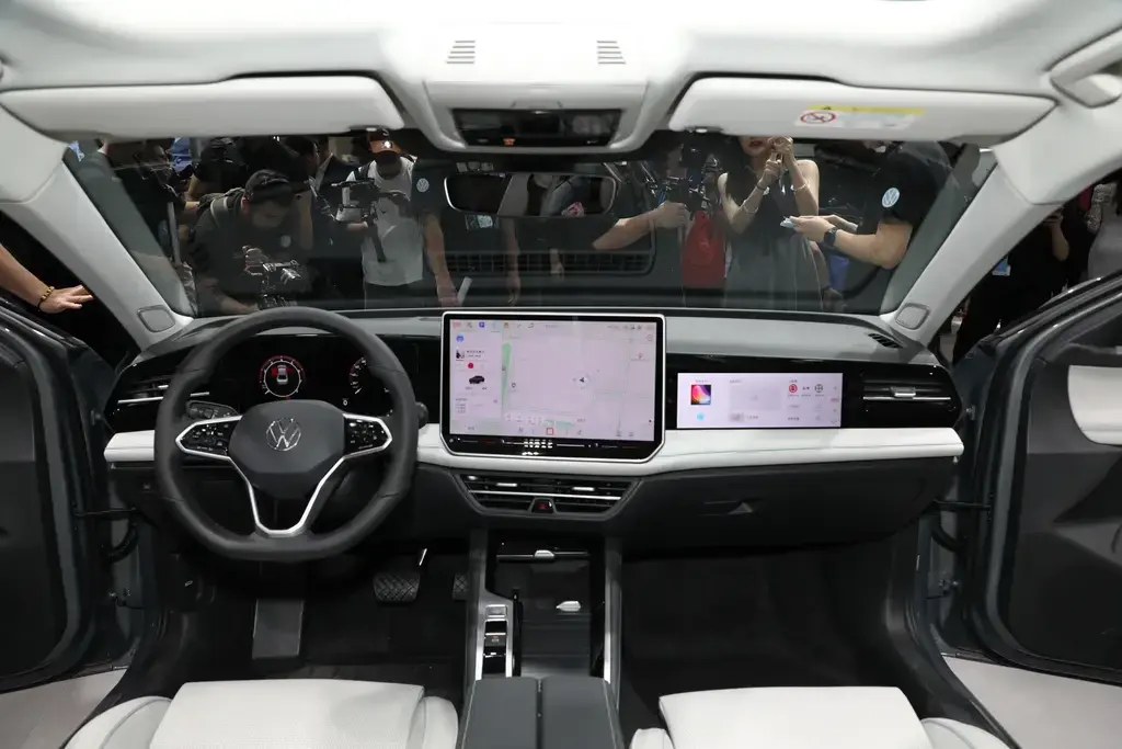 全新大眾邁騰將于6月份上市,1.5T/2.0T渦輪,未公布價格信息