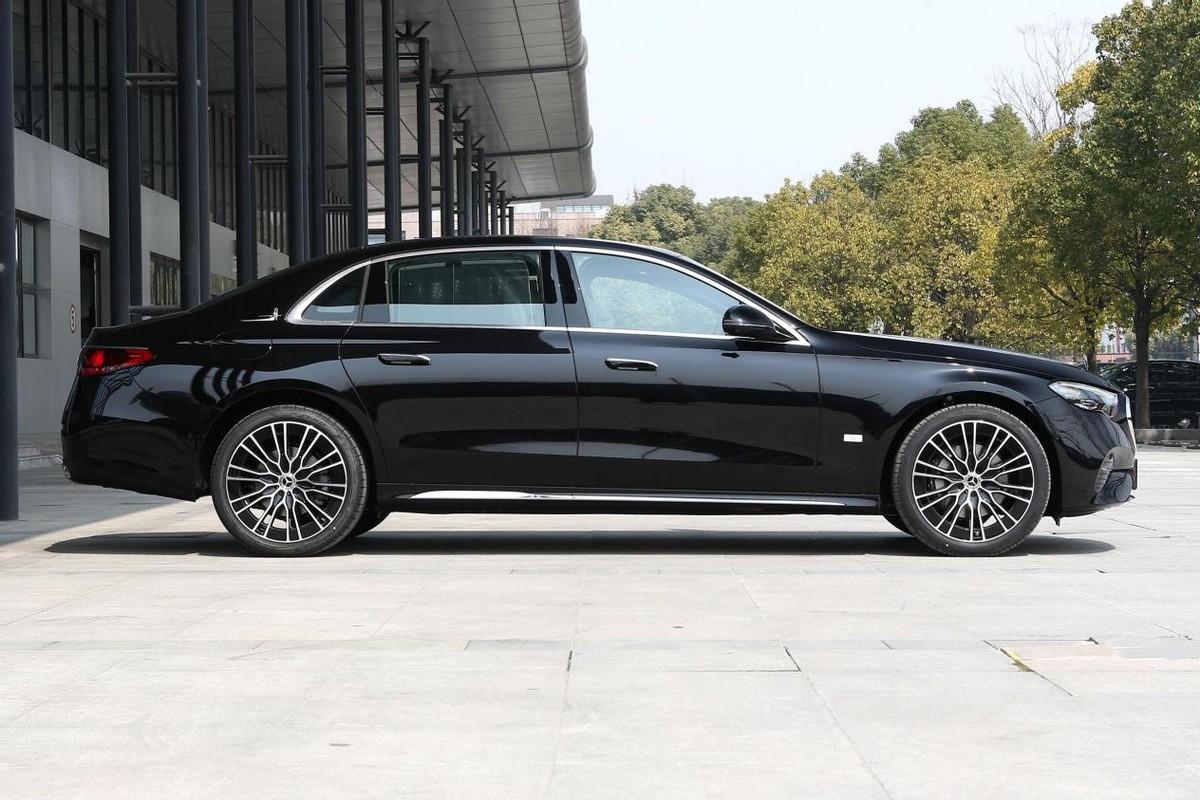 2.0T+9AT+48V輕混,爆258馬力,車長超5米,帶你體驗全新奔馳E級