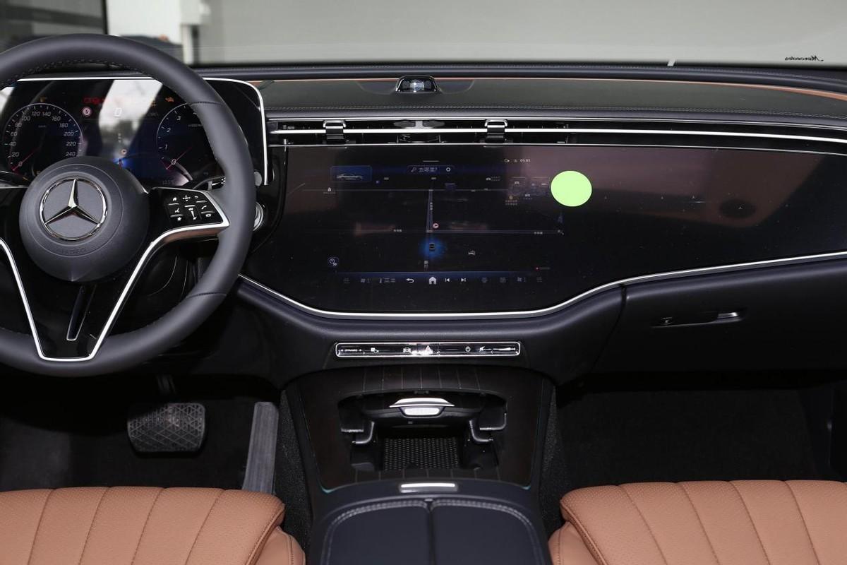 2.0T+9AT+48V輕混,爆258馬力,車長超5米,帶你體驗全新奔馳E級
