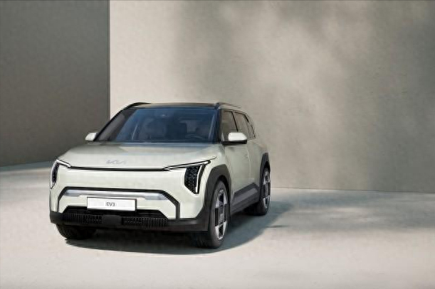 純電續航最高600km,全新純電跨界SUV起亞EV3正式亮相