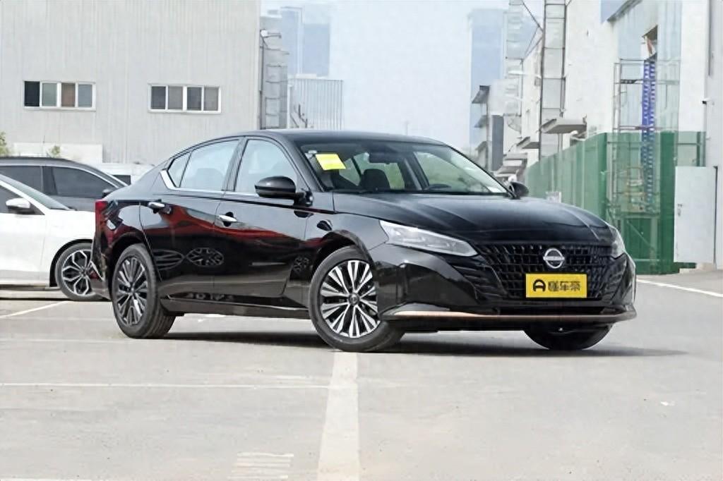 解讀日產天籟黑金版,售價19.12萬元,定位中型車