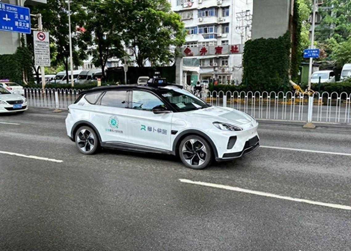 蘿卜快跑”來了,出租車飯碗沒了?
