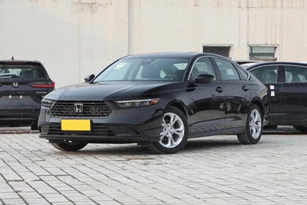 想買日系B級車,本田雅閣和日產天籟,究竟該如何選擇?