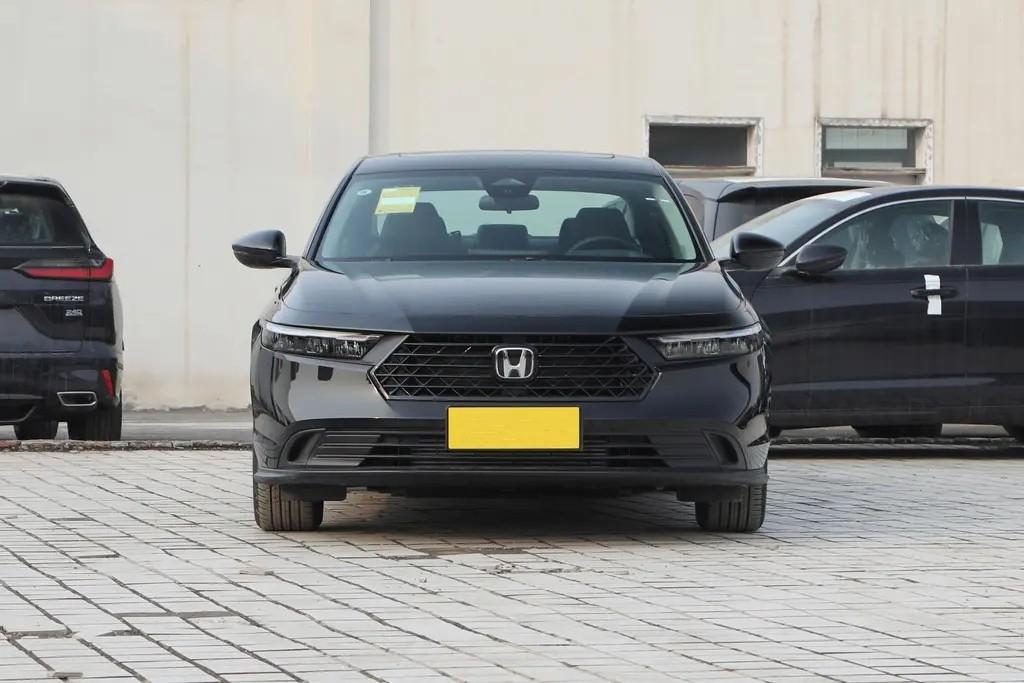 想買日系B級車,本田雅閣和日產天籟,究竟該如何選擇?