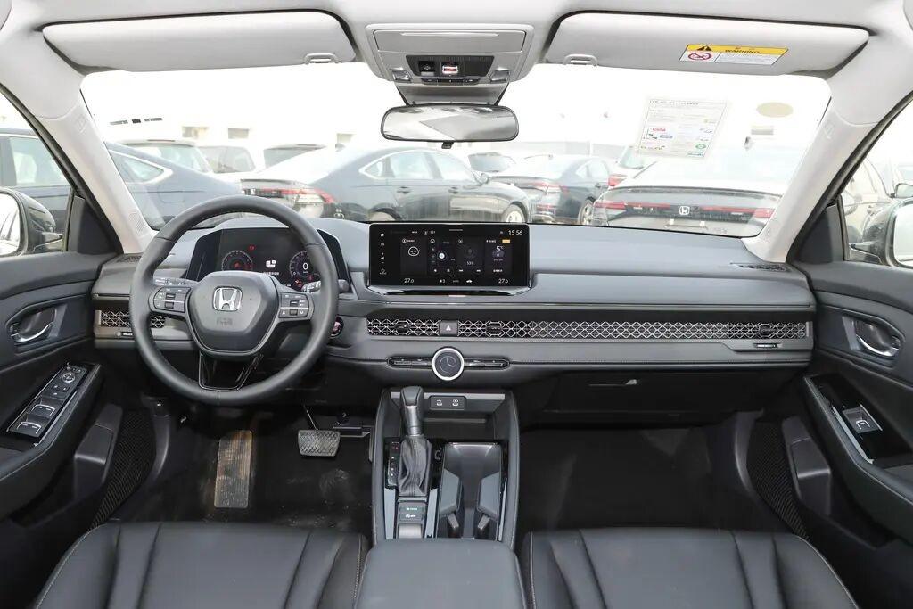 想買日系B級車,本田雅閣和日產天籟,究竟該如何選擇?