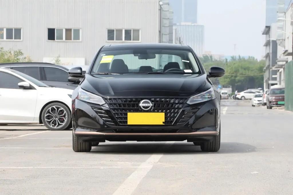 想買日系B級車,本田雅閣和日產天籟,究竟該如何選擇?
