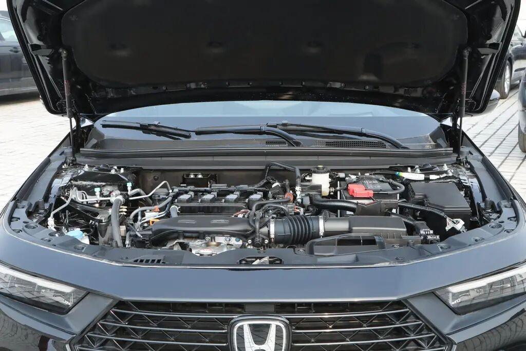 想買日系B級車,本田雅閣和日產天籟,究竟該如何選擇?