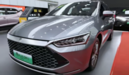 近10萬跌7.3萬,比亞迪新車上市就“甩賣”,終身質(zhì)保+1200km續(xù)航
