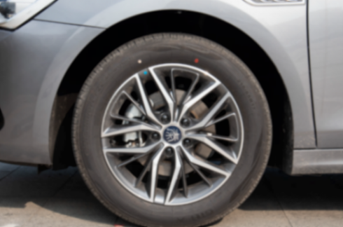 近10萬跌7.3萬,比亞迪新車上市就“甩賣”,終身質(zhì)保+1200km續(xù)航