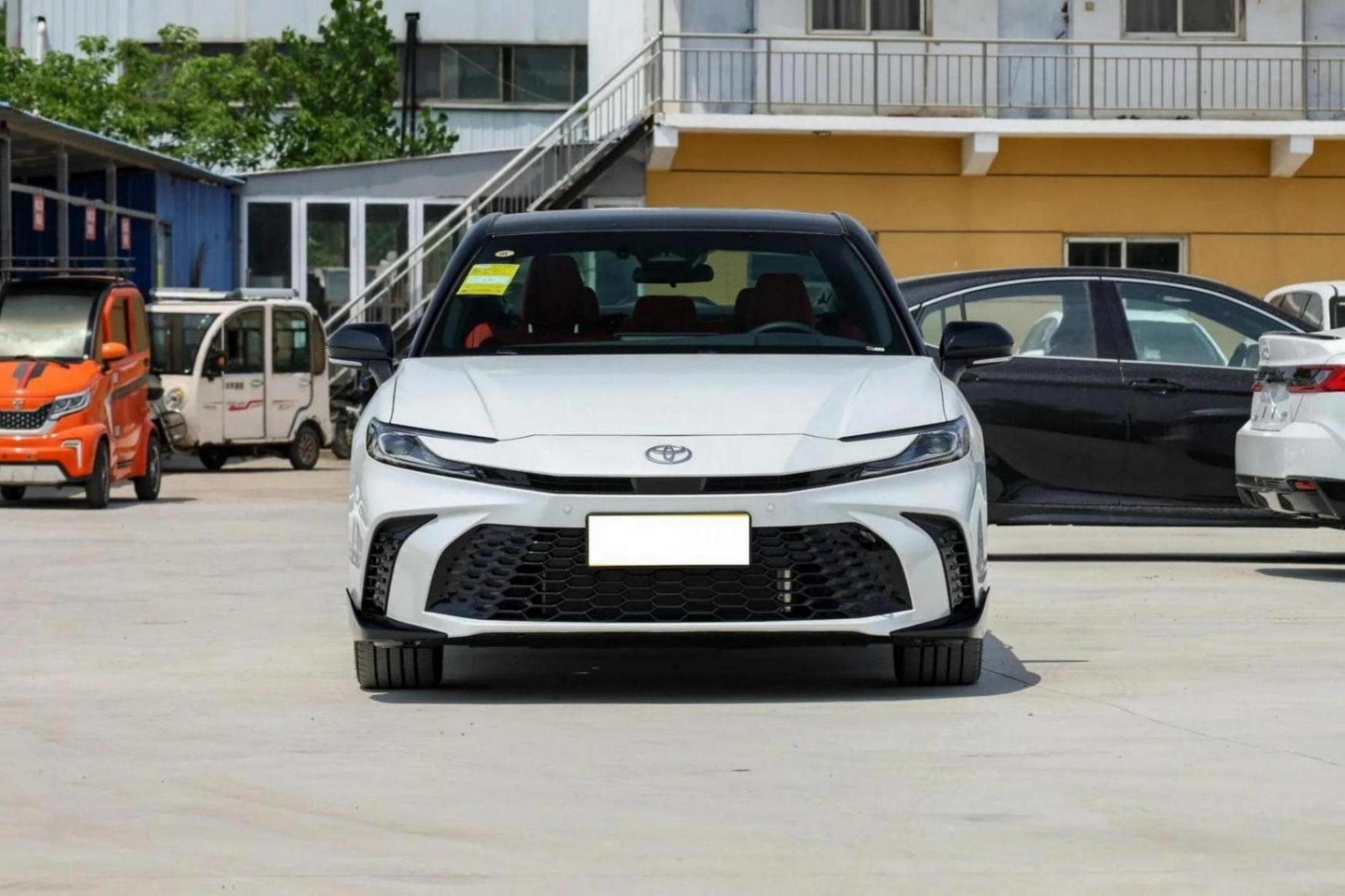 豐田終于發力!中級車跌至14萬多,油耗僅4.2L,檔次高質量可靠