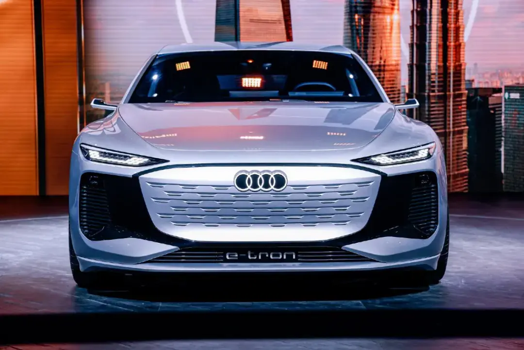 單項PK王:世界上只有兩種車燈,一種是奧迪,一種是其他