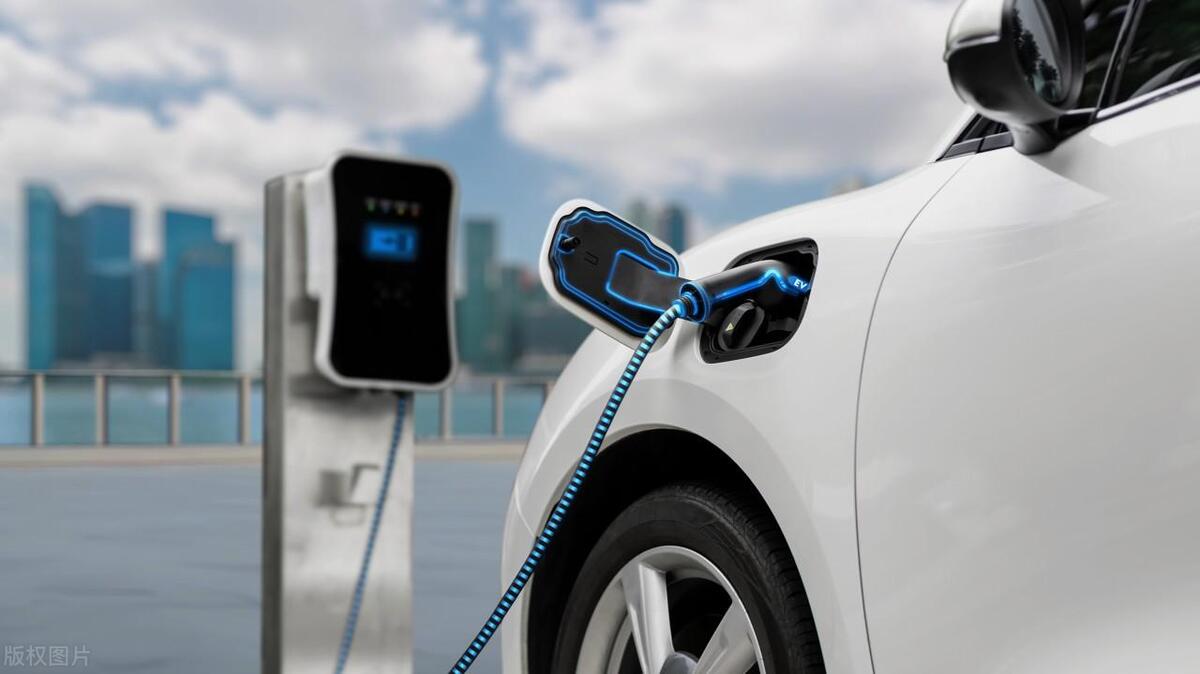 新能源汽車產業大變局,2025年該買啥電車?內行人悄悄告訴你