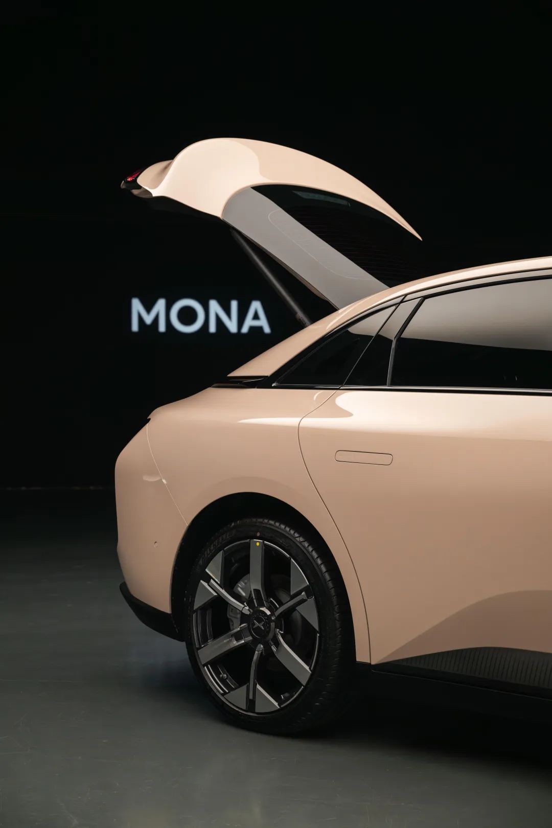 小鵬MONA M03,A級轎車的最美之解?