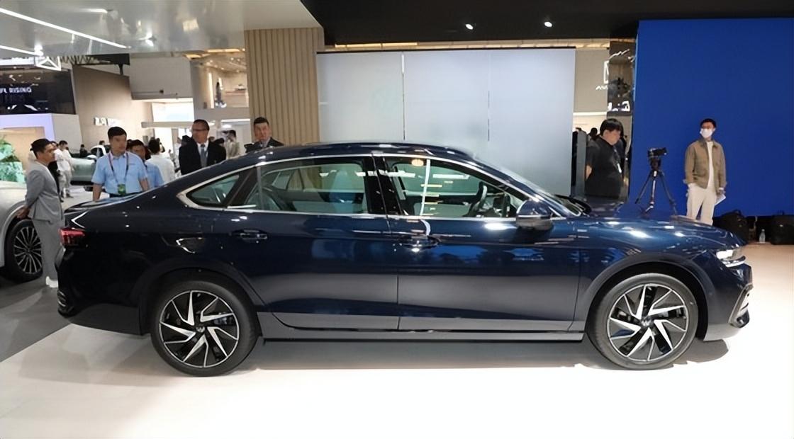 新大眾邁騰5款車型曝光,外觀內飾大變,長這樣,你能接受嗎