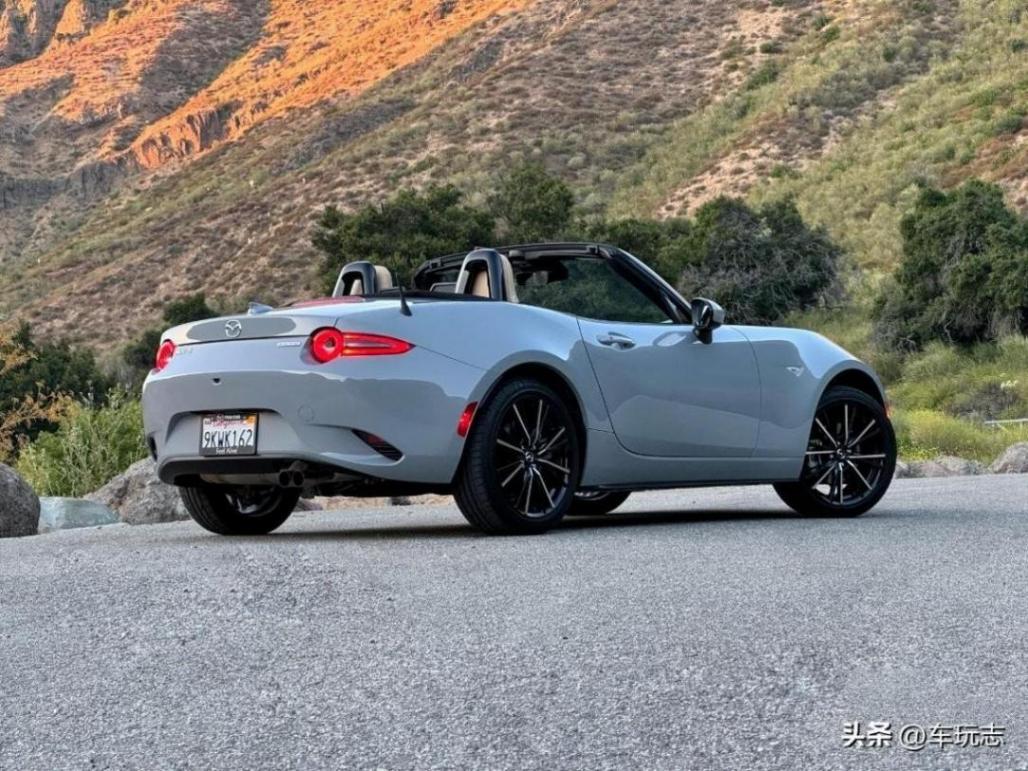 2024 年馬自達 MX-5 Miata 更新——只換了內飾