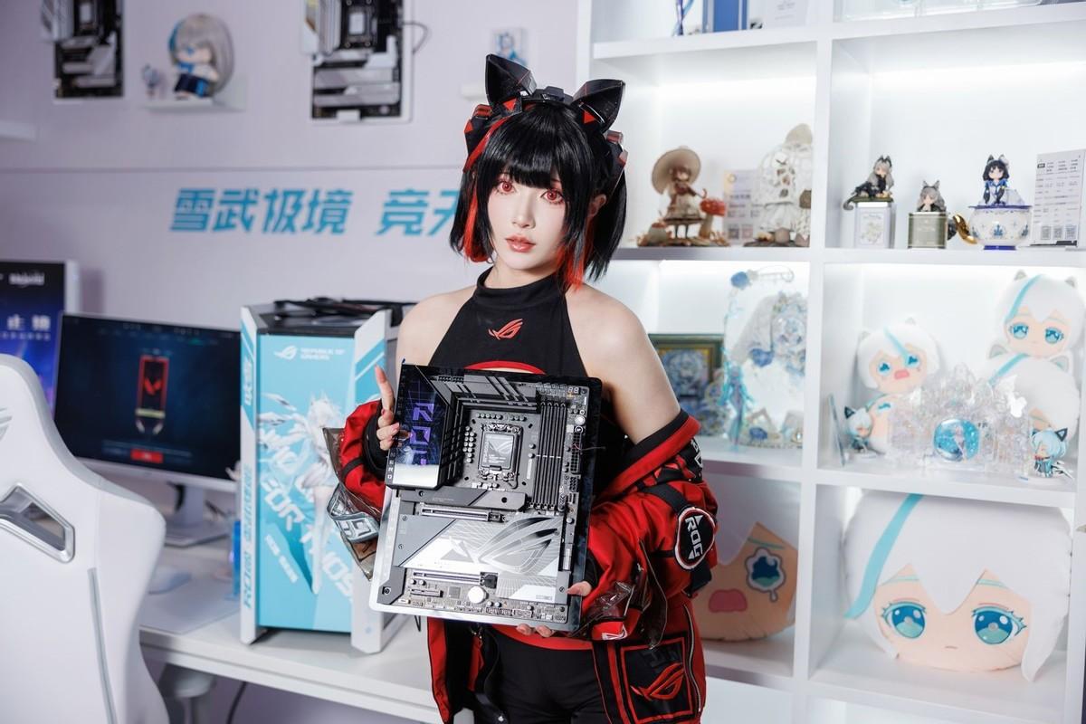 支持多GPU!華碩展出全新X870主板:還有ROG BTF2.0等背置全家桶