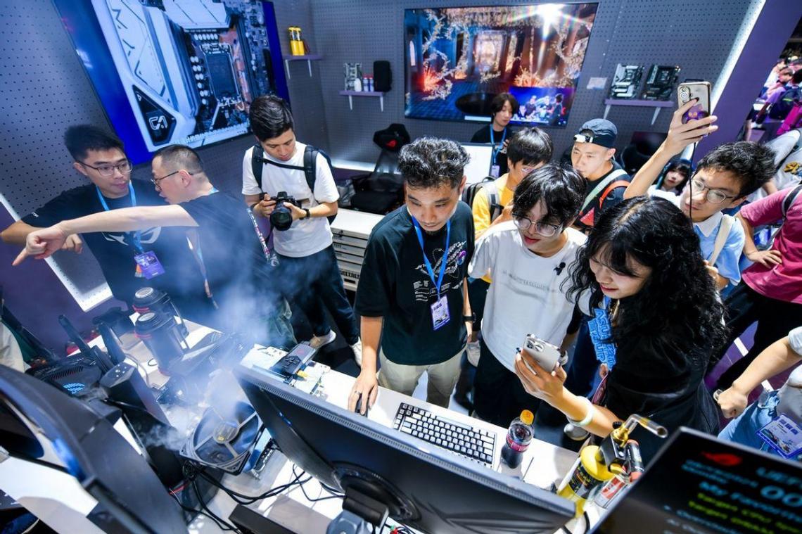 超頻秀!華碩主板引爆 BW2024 成人氣打卡點