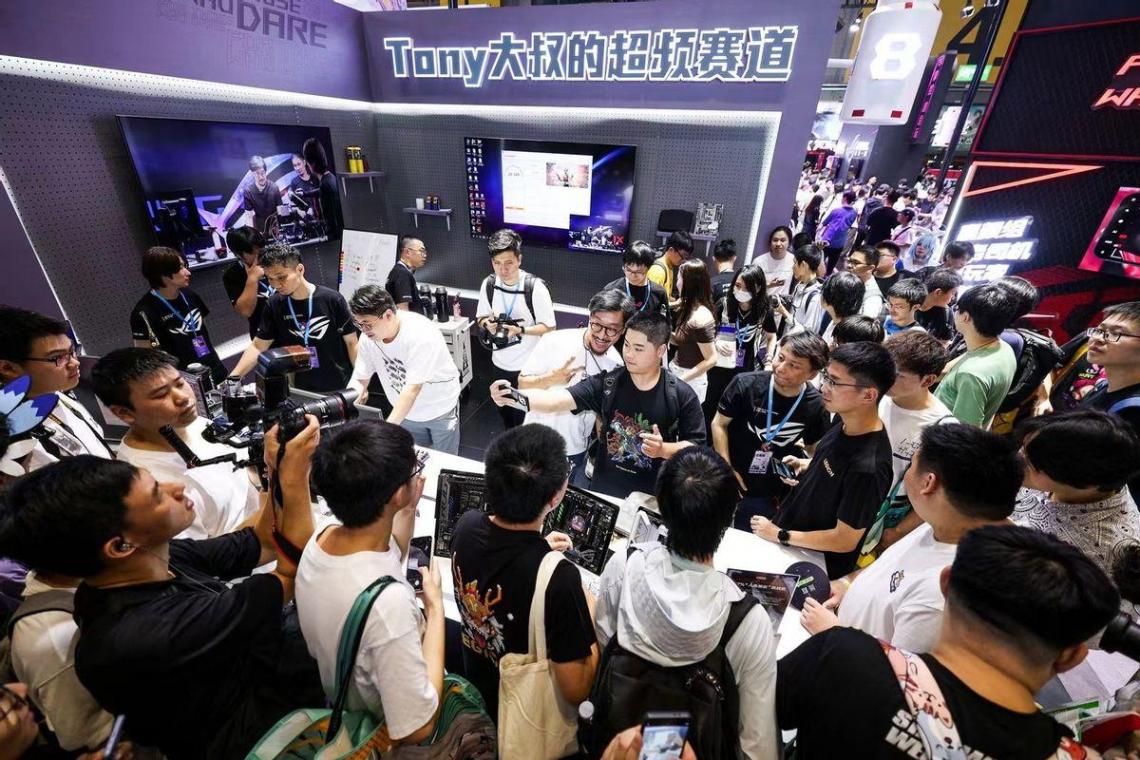 超頻秀!華碩主板引爆 BW2024 成人氣打卡點