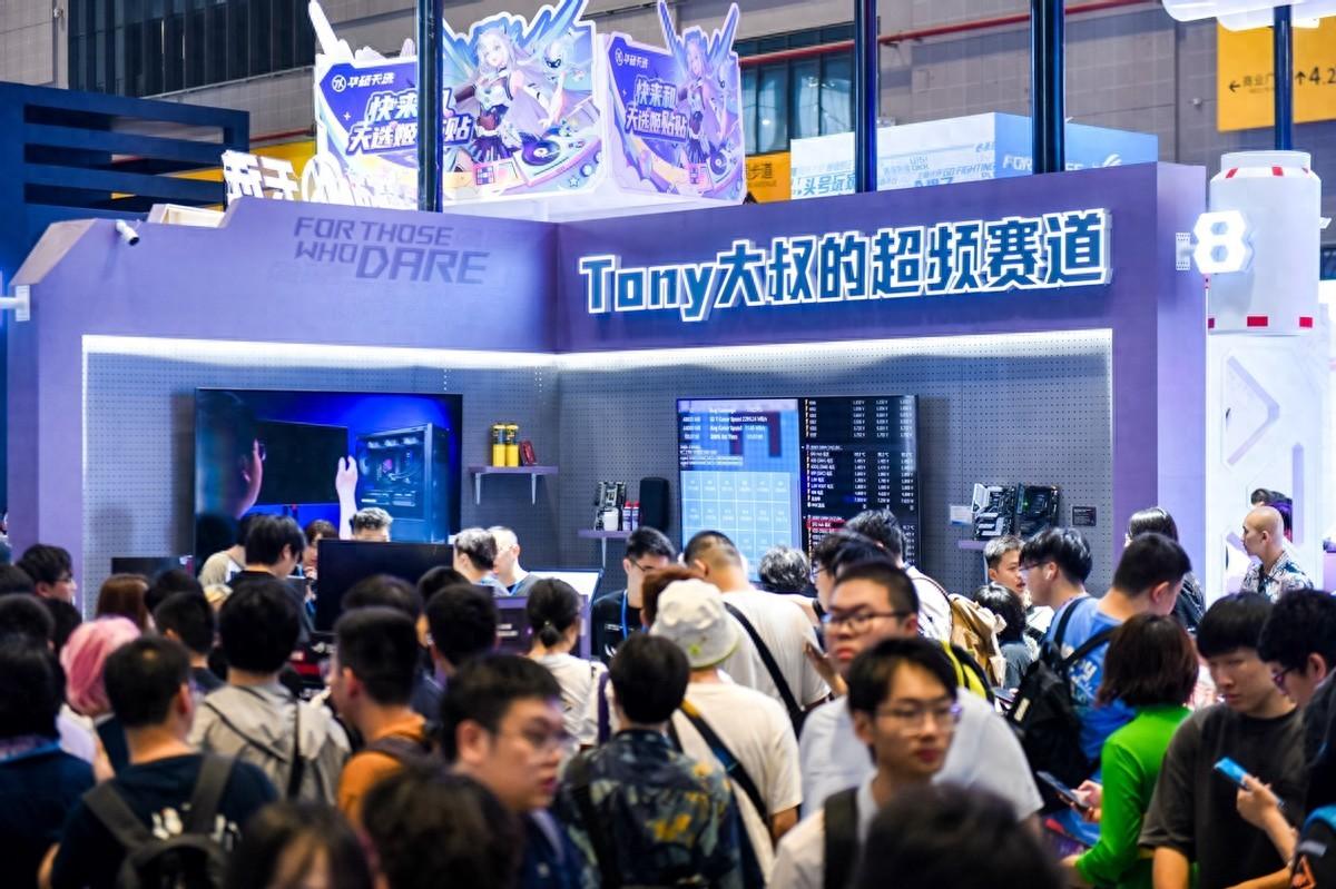 超頻秀!華碩主板引爆 BW2024 成人氣打卡點
