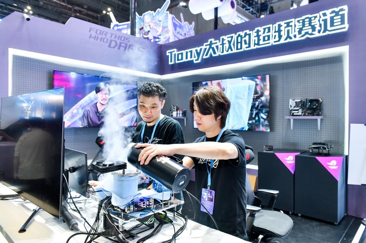 華碩主板超頻秀 引爆BW2024