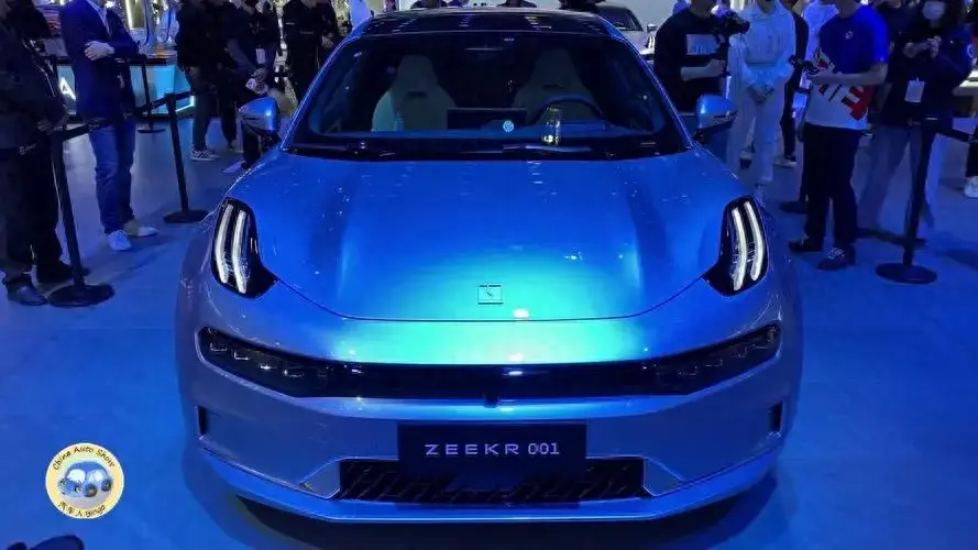 奔馳拆解極氪001:為何中國(guó)車企能以低成本實(shí)現(xiàn)高配置?