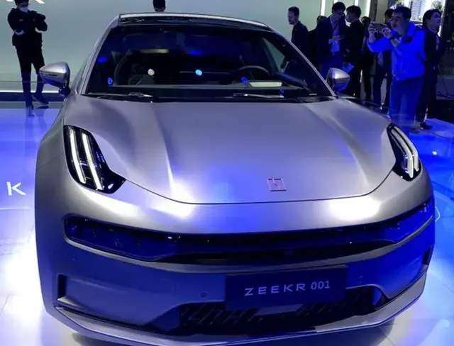 奔馳拆解極氪001:為何中國(guó)車企能以低成本實(shí)現(xiàn)高配置?