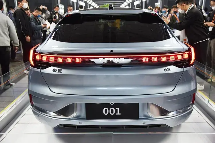 奔馳拆解極氪001:為何中國(guó)車企能以低成本實(shí)現(xiàn)高配置?