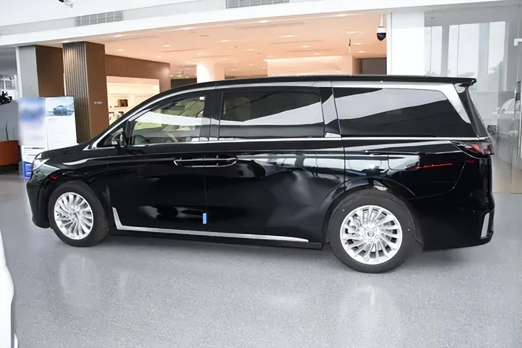 解析嵐圖夢想家PHEV,定位中大型MPV,值得購買嗎?
