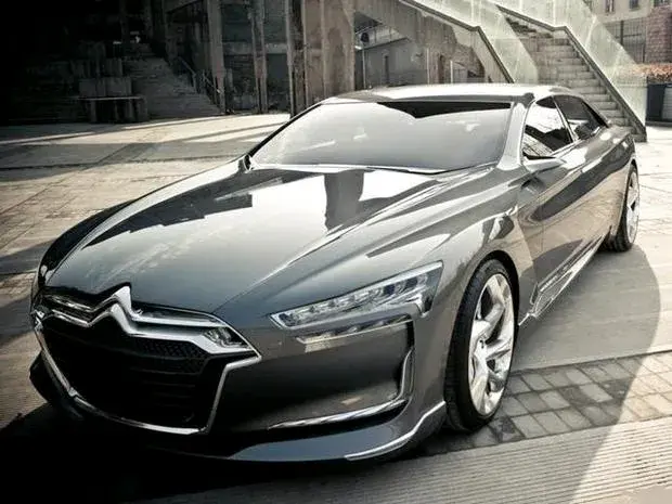 續航、充電、保值率……新能源汽車的“三道坎”,有錢人怎么看?