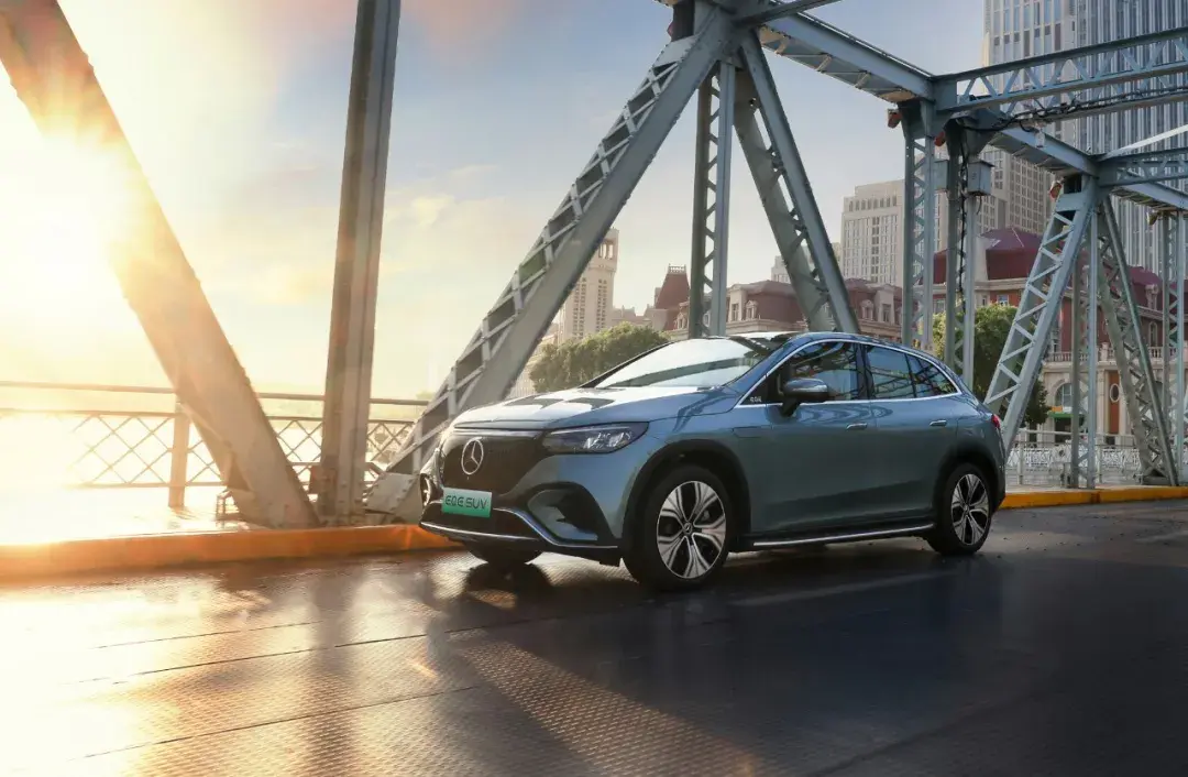 試駕EQE純電SUV:管窺一款豪華電車的“奔馳標準”