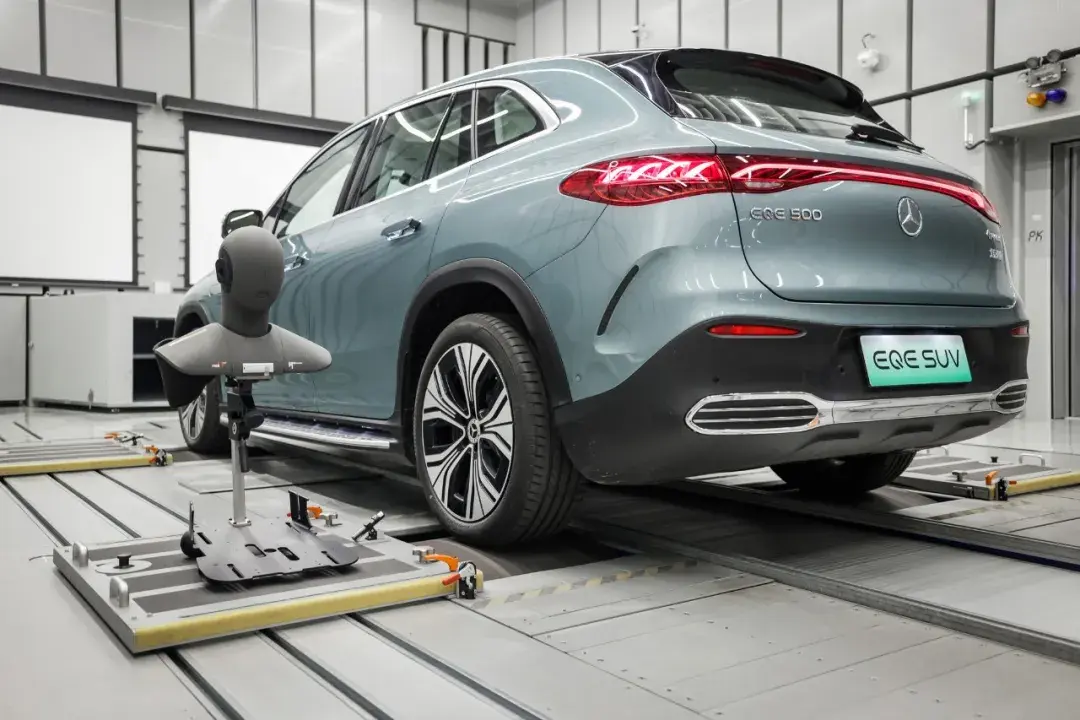 試駕EQE純電SUV:管窺一款豪華電車的“奔馳標準”