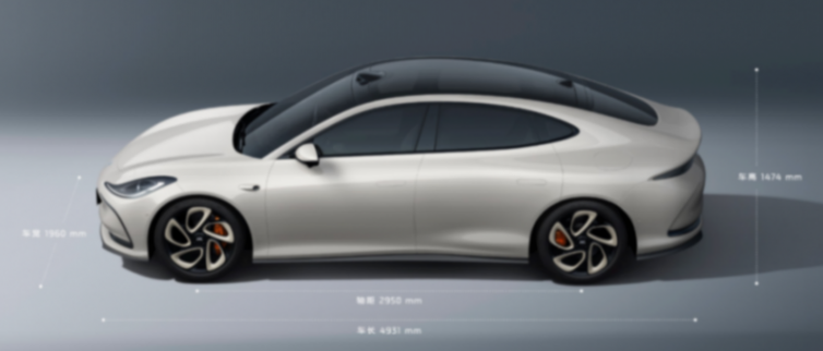 豪華純電轎車雙雄爭霸:極氪007 VS 智己L6,誰能問鼎未來?