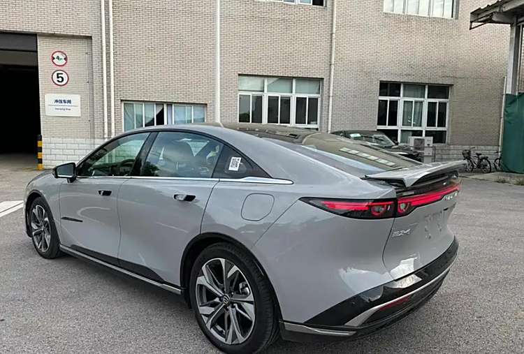 無框車門+電動尾翼,馬自達EZ-6實車現已到店,預計15萬元起售