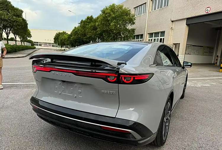 無框車門+電動尾翼,馬自達EZ-6實車現已到店,預計15萬元起售