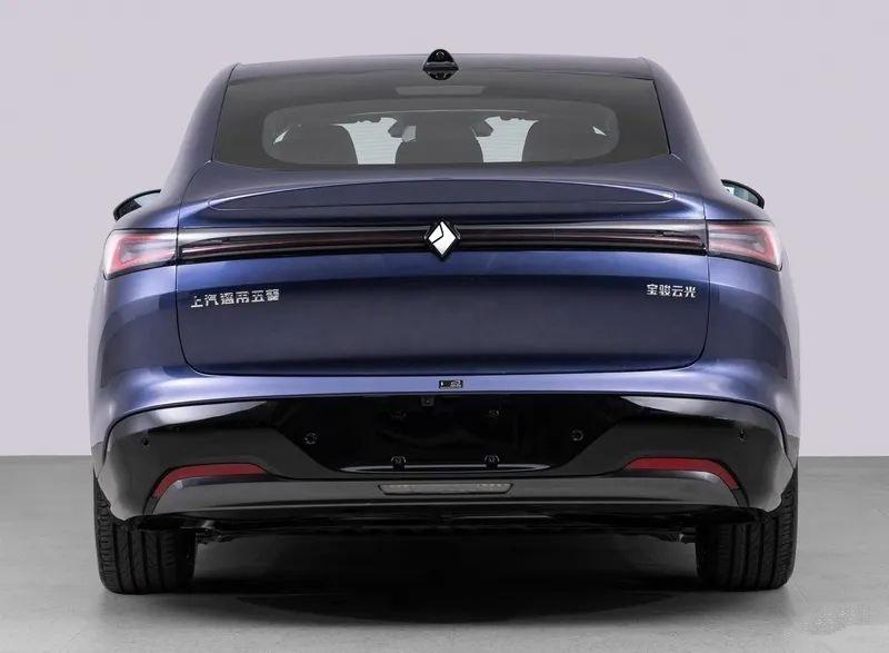 寶駿云光申報圖曝光,定位中大型轎車,外觀很時尚