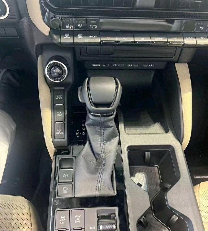 穩重又霸氣!新款豐田普拉多黑色實車曝光