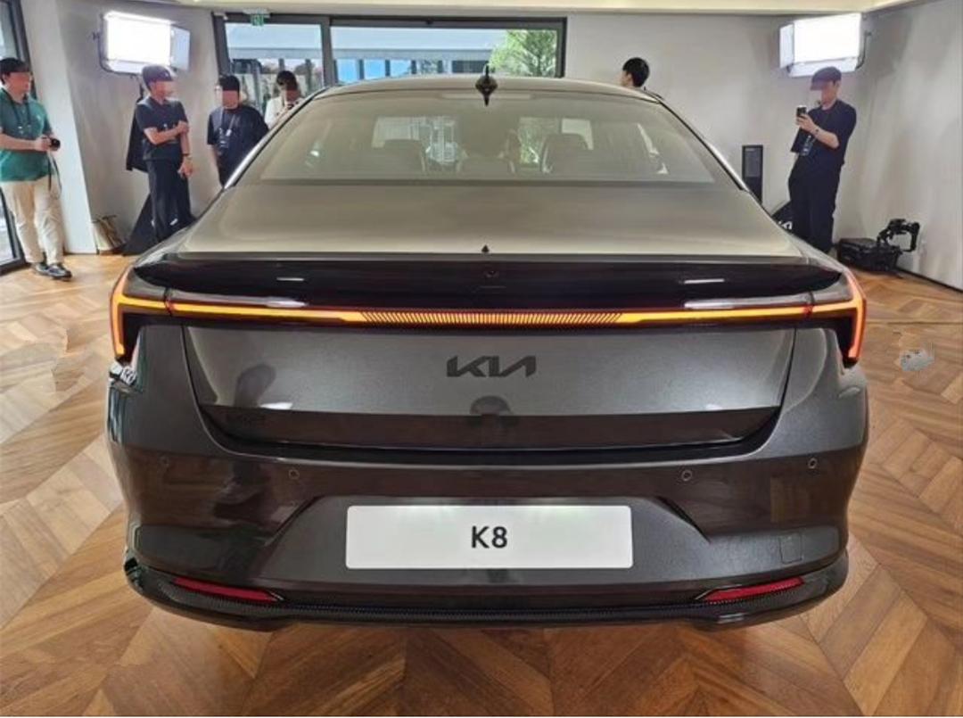 新款起亞K8實(shí)車曝光,采用了新設(shè)計(jì)語(yǔ)言