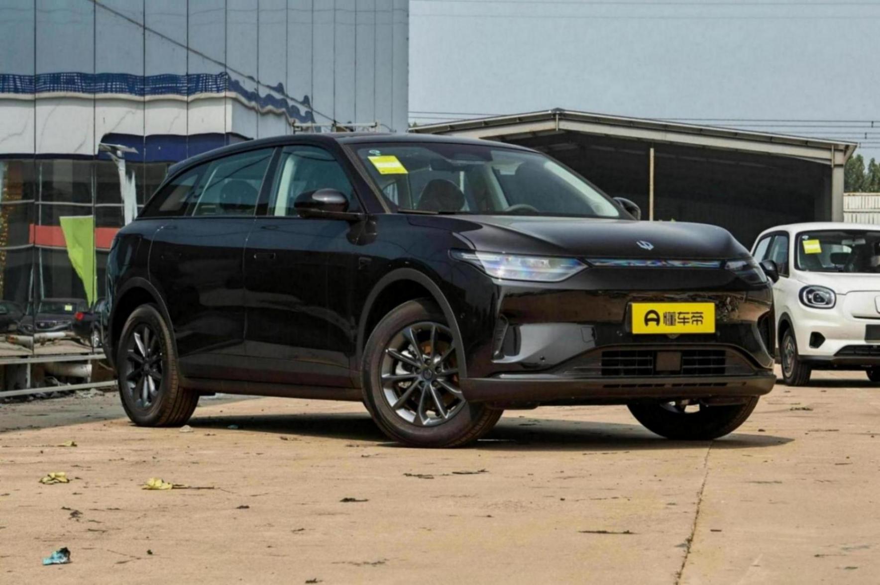 零跑C11和極氪7X,入門級純電SUV,家用選誰更合適?
