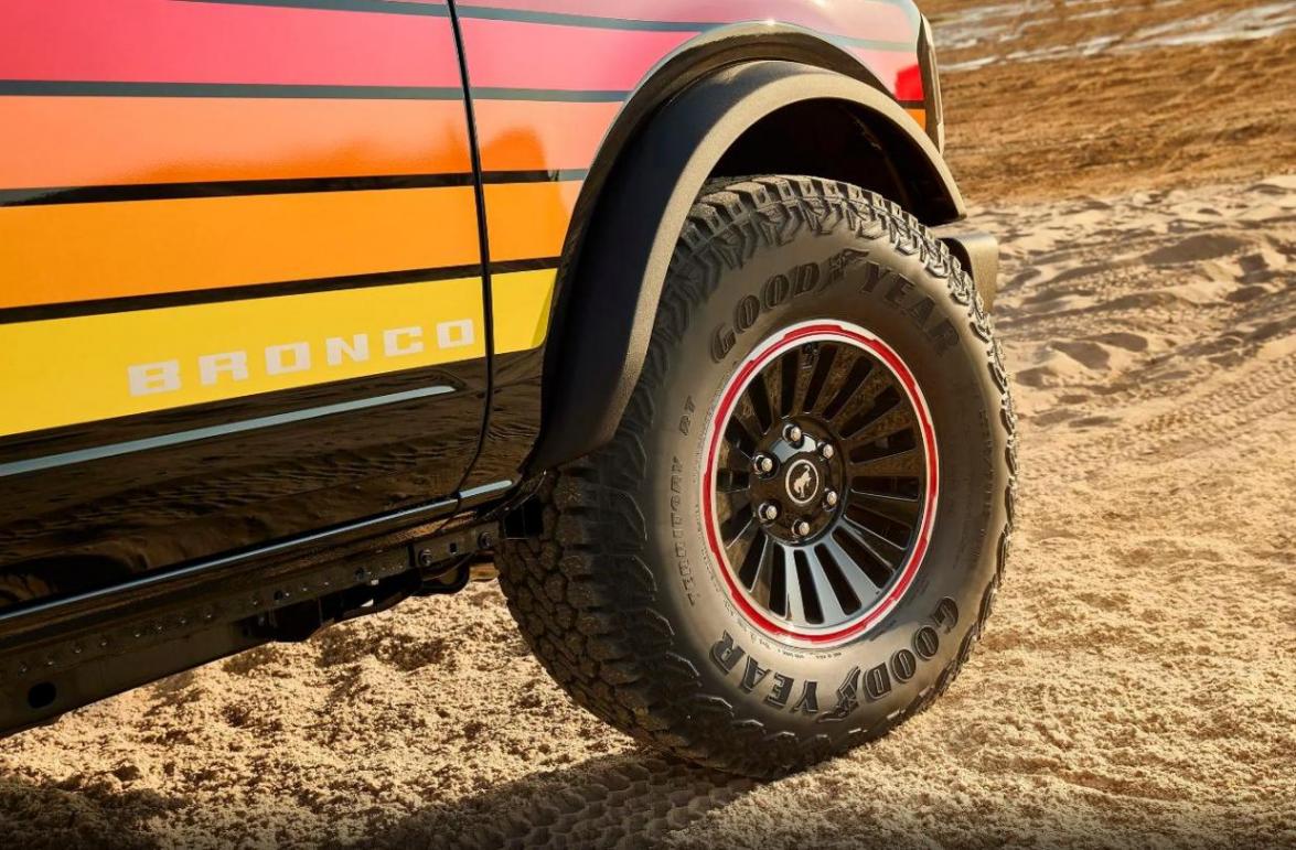 約合人民幣25.5萬元,福特Bronco 新車型發布,搭載2.3T+三把鎖