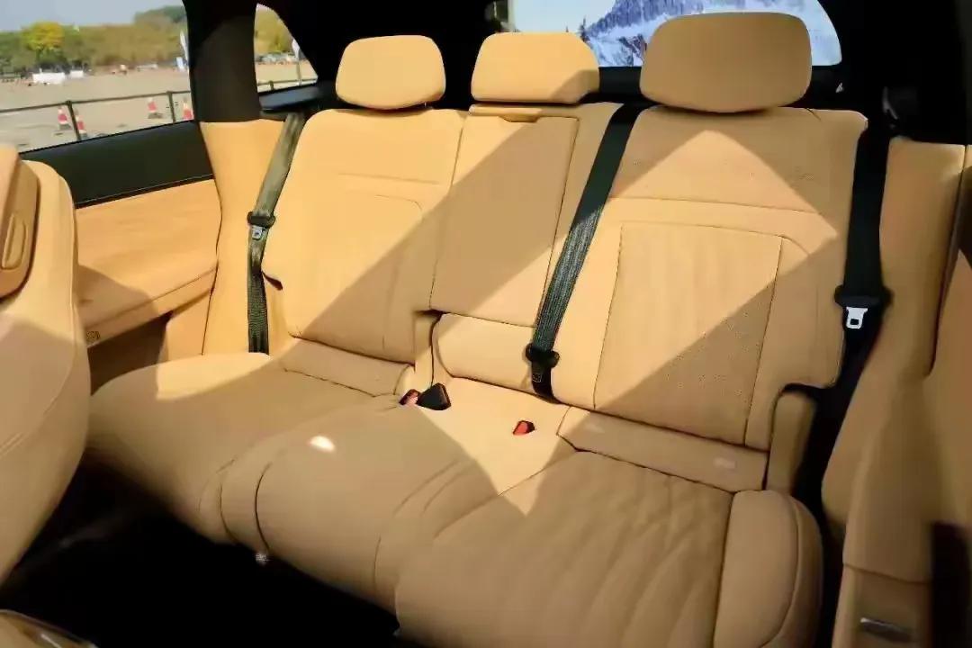 奔馳最良心的一款車,從29萬跌到23萬,配大7座,30天賣7618輛