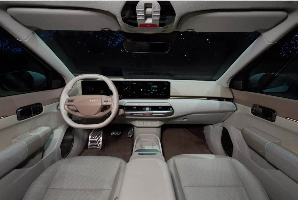 起亞EV4實車曝光,風格太大膽,除了轎車還有掀背車,續航533公里