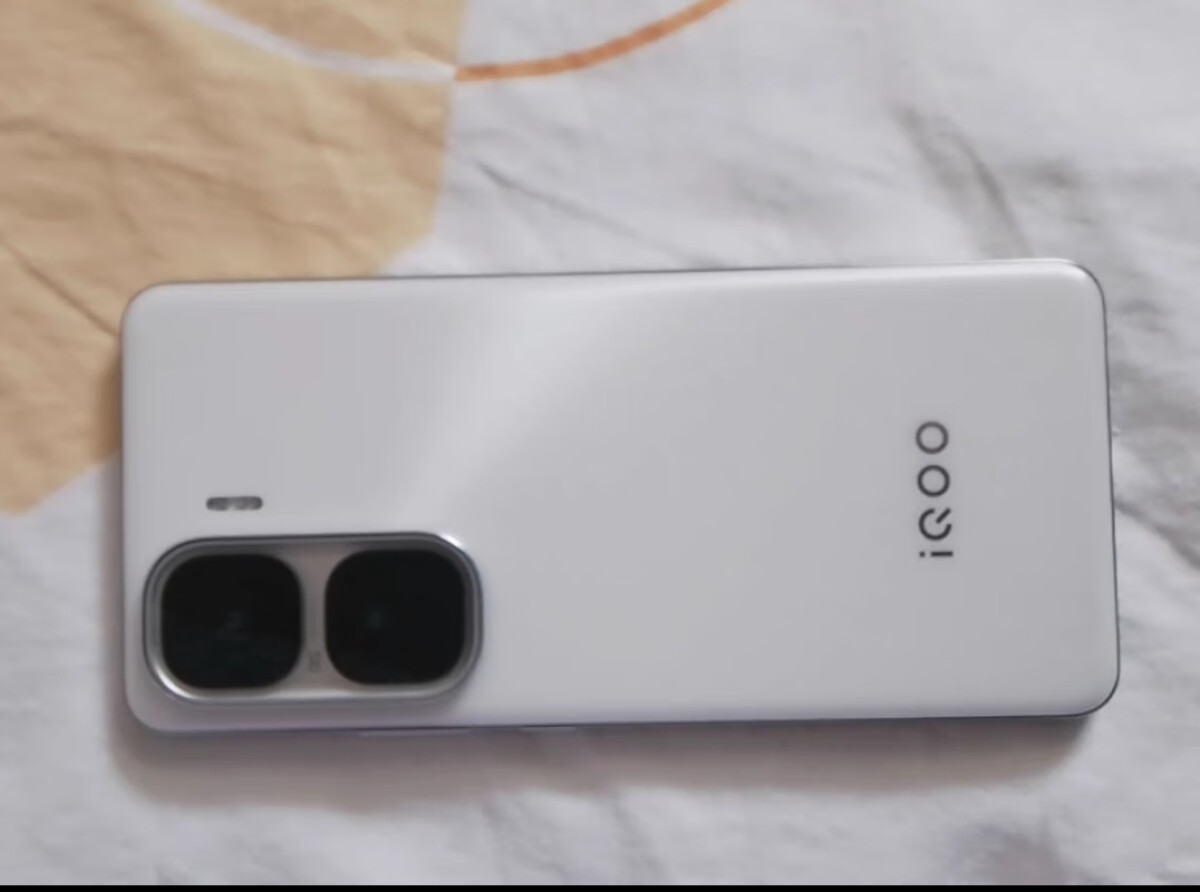 優(yōu)缺點具明顯! iQOO Neo10 Pro,三千游戲手機