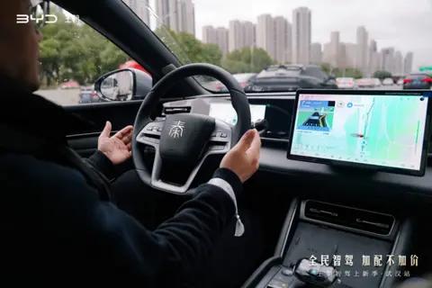 實測宋 L EV 智駕版:復雜路況下的智能駕駛實力究竟多強?