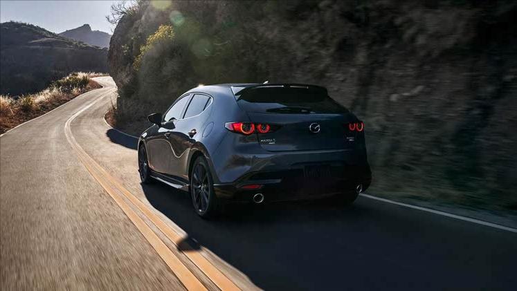 馬自達(dá)3 Turbo AWD:少見(jiàn)的日系性能鋼炮、“人馬一體”的巔峰代表